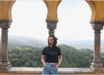 Panagiota posing under architectural archs in Palácio da Pena - Sintra